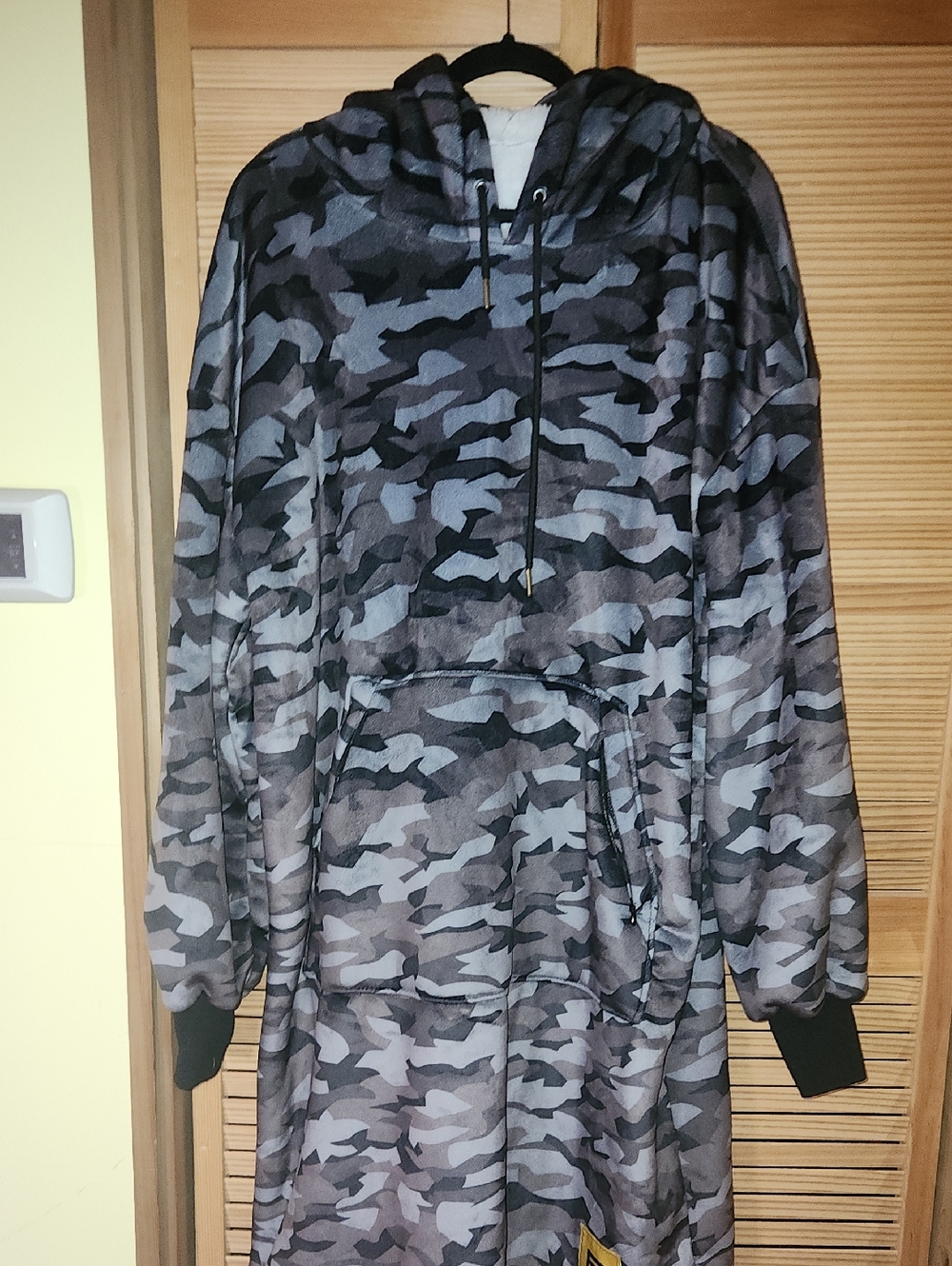Big Blanket Co Hideout Hoodie Camo Gently Used One Size